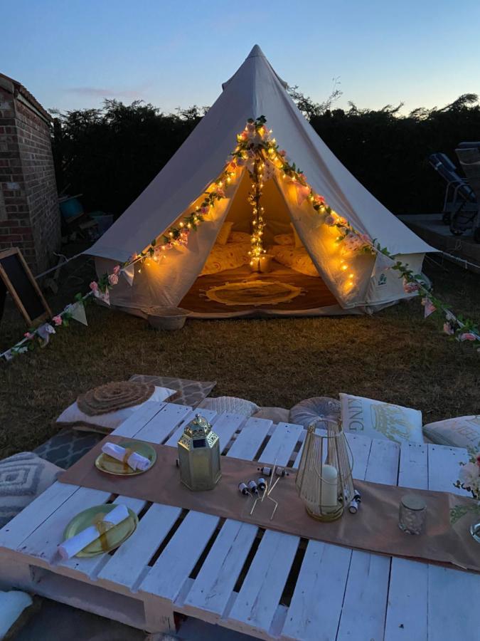 فندق Country Bumpkins Luxury Glamping Wellingore المظهر الخارجي الصورة