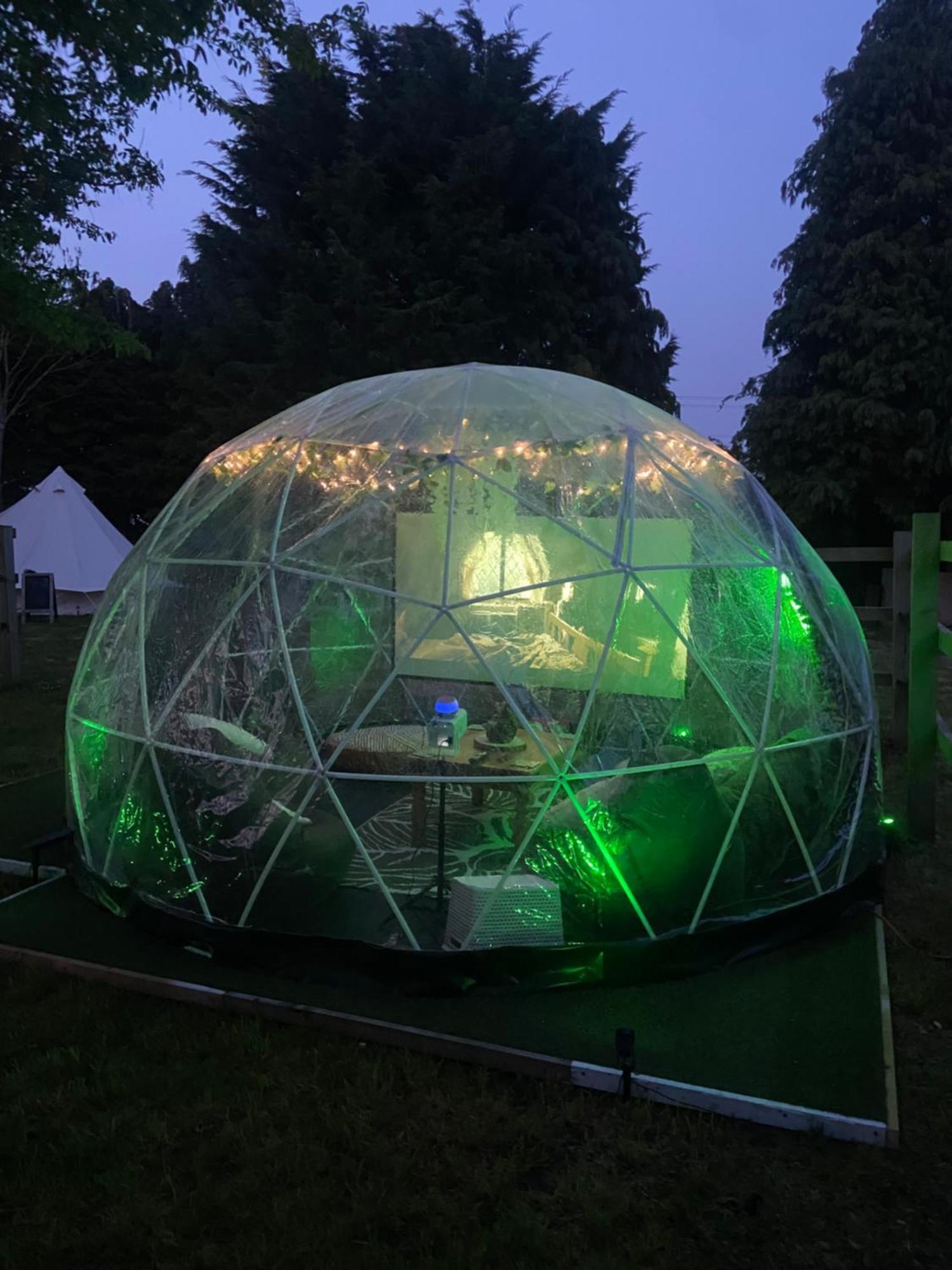 فندق Country Bumpkins Luxury Glamping Wellingore المظهر الخارجي الصورة